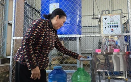 Trao tặng 7 hệ thống máy lọc nước cho 3 điểm trường ven biển ở An Giang