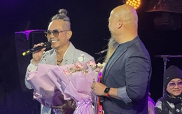 Jimmii Nguyễn hát giữa thời tiết dưới 10 độ C, khán giả vẫn ngồi đến phút cuối