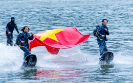 Mãn nhãn với màn trình diễn ván phản lực kéo Quốc kỳ trên sông Đà