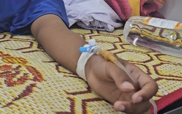 Điều tra, xử lý vụ nghi ngộ độc thực phẩm khiến nhiều người nhập viện tại Vĩnh Long