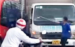 Xác minh clip tài xế xe tải chặn xe buýt Phương Trang, cầm cây sắt hù dọa