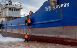 Quảng Ngãi kiểm tra tàu cá nghi của Trung Quốc trôi dạt vào Cảng Dung Quất