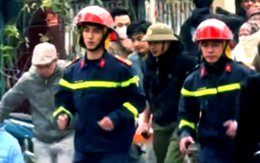 Nổ gây cháy ở Hà Nội, 3 người được đưa ra khỏi hiện trường