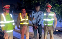 Phê ma túy, tài xế không chấp hành hiệu lệnh, ép xe cảnh sát để bỏ chạy