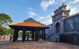 Dựng nhà gỗ trước lăng mộ Hoàng thái hậu Từ Dụ: Trung tâm di tích xin 'rút kinh nghiệm'