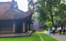 Tạm đình chỉ hướng dẫn viên tại khu di tích Lam Kinh