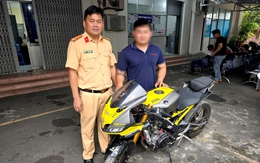 Xử phạt thanh niên buông hai tay, dùng điện thoại khi chạy trên đường Đỗ Mười, TP.HCM