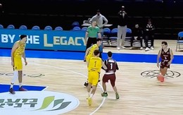 Trận bóng rổ kỳ lạ khi một đội chỉ còn 1 cầu thủ trên sân