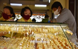 Giá vàng và giá bạc giảm nhanh do áp lực chốt lời