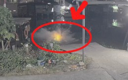 Thanh niên đang gấp thì gặp phải dòng sông