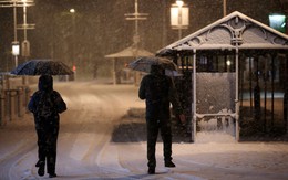 Bão Goretti đổ bộ châu Âu: Anh ban bố báo động đỏ, Pháp ghi nhận sức gió kỷ lục