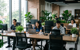 Cùng cơ quan, gặp nhau cứ chăm chăm xem điện thoại để 'lơ' chào hỏi