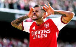 Arsenal ngược dòng hạ Leeds, áp sát Man City
