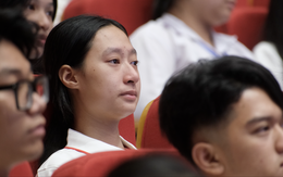 Những giọt nước mắt tại lễ trao học bổng Tiếp sức đến trường SV Đồng bằng sông Hồng và Bắc Trung Bộ