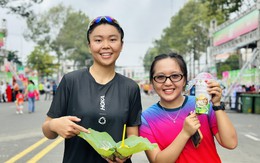Đông đảo runner về Đồng Tháp sớm để check-in, ngắm đồng sen, ăn bún mắm