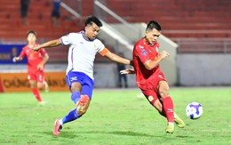 Anh Vũ bay người đánh đầu, Huế khiến Quy Nhơn United lỡ chiến thắng đầu tiên