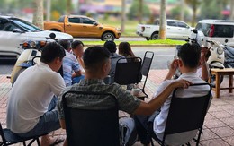 Đến công ty điểm danh rồi đi ăn sáng, uống cà phê, nhắc thì phàn nàn 'ngồi dính ghế ở công ty chịu sao nổi'