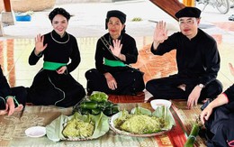 Tự tay làm cốm tại Lễ hội cốm Thuận Hòa