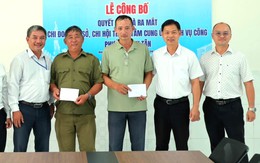 Khen thưởng hai người ở Bình Tân phát hiện và báo tin hành vi xả rác bừa bãi