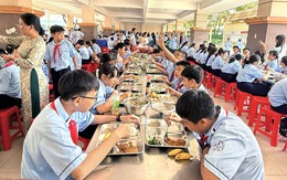 Làm sao để phụ huynh an tâm với bữa ăn bán trú của con?