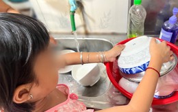 Dạy con biết làm việc nhà từ nhỏ, nên chứ!