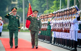 Đại tướng Phan Văn Giang hội đàm với Phó thủ tướng, Bộ trưởng Bộ Quốc phòng Lào