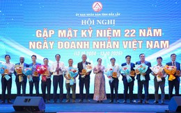 PC Đắk Lắk nhận biểu trưng Top 50 doanh nghiệp tiêu biểu tỉnh Đắk Lắk