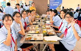 Mở cửa bếp ăn trường học cho phụ huynh giám sát, làm sao tránh cảnh 'mở nửa cánh cửa'?