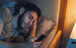 Ngủ nướng cẩn thận với 'lệch múi giờ xã hội'