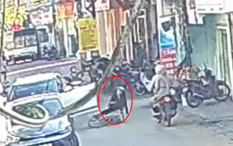 Camera quay cảnh nữ tài xế mở cửa ô tô gây tai nạn cho cụ bà đi xe đạp ở Nghệ An