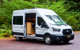 Ford Transit biến thành nhà di động với nội thất khác thường