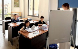 Lật tẩy lớp homeschooling trá hình: 'Tự học' nhưng bán trú cả tuần, học sinh ăn cơm hộp, ngủ nền gạch
