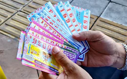 Cấm bán vé số cho người dưới 18 tuổi: Đại lý, người bán dạo băn khoăn lẫn lo lắng