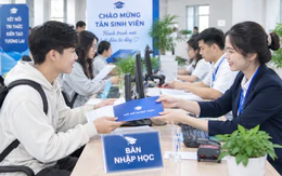 Hàng chục ngàn sinh viên bỏ học mỗi năm: Do học phí cao hay đầu vào quá dễ?