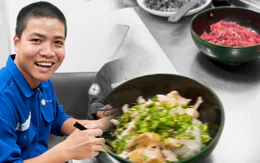 Bữa sáng của thuỷ thủ đoàn tàu lai dắt vòm thép cầu đi bộ có gì đặc biệt?