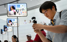 Đầu cơ gom sạch iPhone Duo, đẩy giá bán lại lên 5.000 USD?