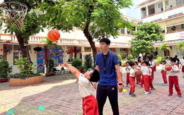 Học chính khóa 4 ngày/tuần: phụ huynh lo con em ở nhà 'cày' game