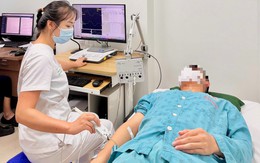 Hít 50 quả bóng cười mỗi ngày, thanh niên 24 tuổi tổn thương thần kinh, yếu cả tay chân