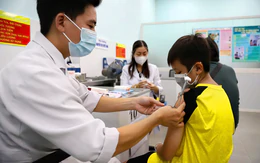 Người dân đi tiêm vắc xin não mô cầu tăng 3-8 lần, cần lưu ý gì?