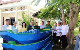 Tặng 48 xuồng cứu hộ lũ lụt cho người dân ở Tây Nha Trang, Diên Điền