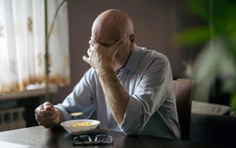Thêm trái cây, bớt ăn một mình có thể giúp giảm nguy cơ trầm cảm