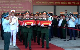 Quân khu 9 chuyển hơn 8.000 mẫu sinh phẩm hài cốt liệt sĩ bằng máy bay quân sự đi giám định