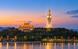 Tượng Phật Quan Âm cao nhất Việt Nam trên đỉnh núi ở Quảng Ngãi
