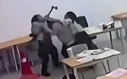 Malaysia: Nam sinh 16 tuổi livestream cầm rìu tấn công giáo viên