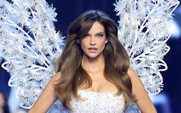 Tranh luận 'thiên thần' Victoria’s Secret catwalk sau 6 tuần sinh con