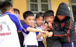 Con đi học về hát 'ngày làm ba trăm rưỡi, uống bia hết hai trăm ngàn', có đáng lo?