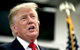 Tin tức thế giới 25-10: Ông Trump đi bỏ phiếu sớm; Ông Obama chỉ trích ông Trump nặng nề