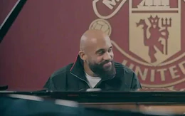 Chân sút Mbeumo lướt phím piano khiến fan Man Utd ngất ngây