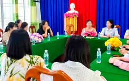 Bà nội ở Cà Mau bị phạt hơn 11 triệu đồng vì xông vào lớp xé áo và đánh cô giáo