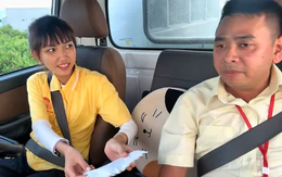 Thầy giáo bất ngờ trước phong bì thư cảm ơn của nữ học viên